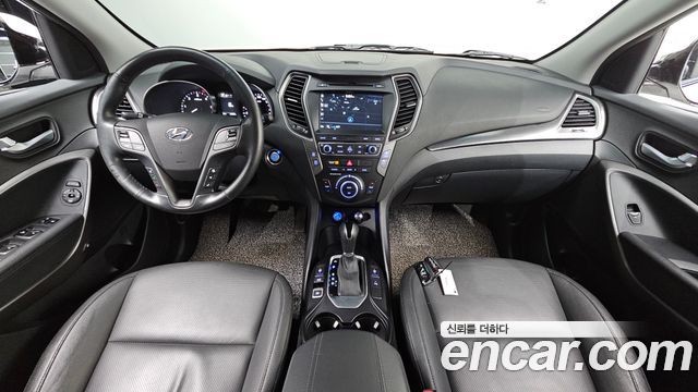 Hyundai Santa Fe — interior