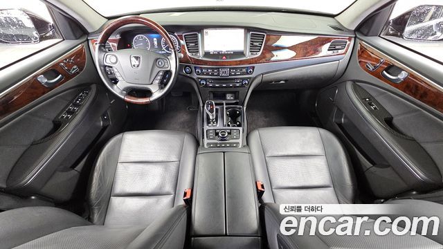 Hyundai Equus — interior