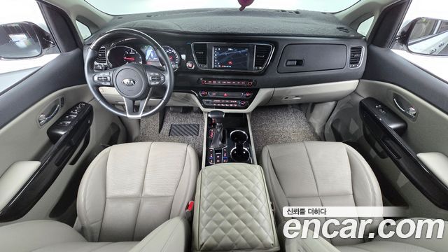Kia Carnival — interior