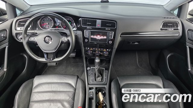 Volkswagen Golf — interior