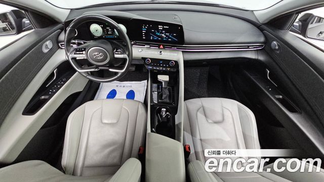 Hyundai Avante — interior
