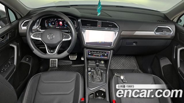 Volkswagen Tiguan — interior