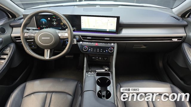 Hyundai Sonata — interior