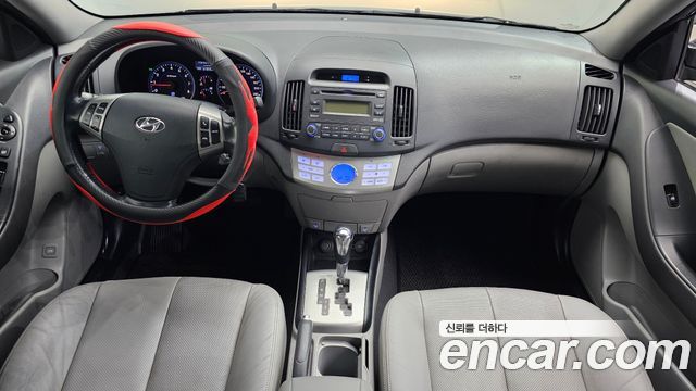 Hyundai Avante — interior