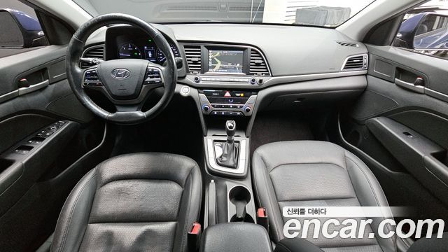 Hyundai Avante — interior