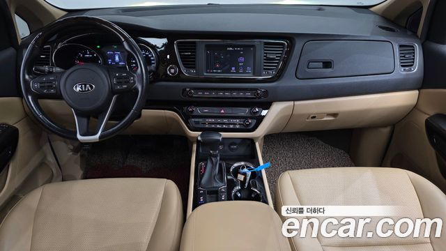 Kia Carnival — interior