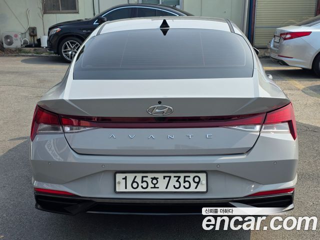 Hyundai Avante — interior