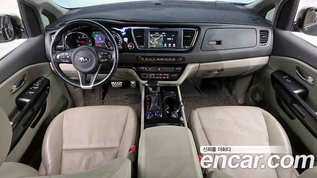 Kia Carnival — interior