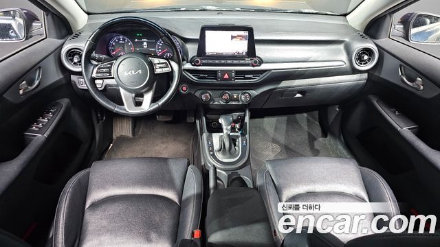 Kia K3 — interior