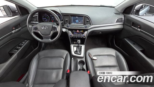 Hyundai Avante — interior