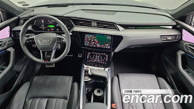Audi SQ8 e-tron — interior