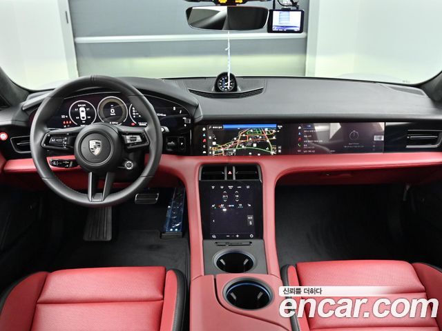 Porsche Taycan — interior