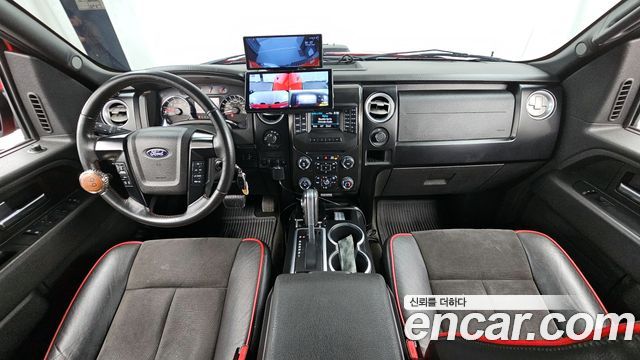 Ford F-150 — interior