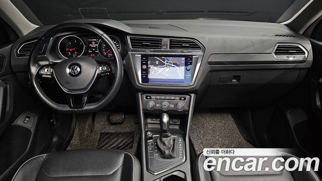 Volkswagen Tiguan — interior
