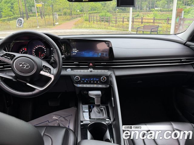 Hyundai Avante — interior