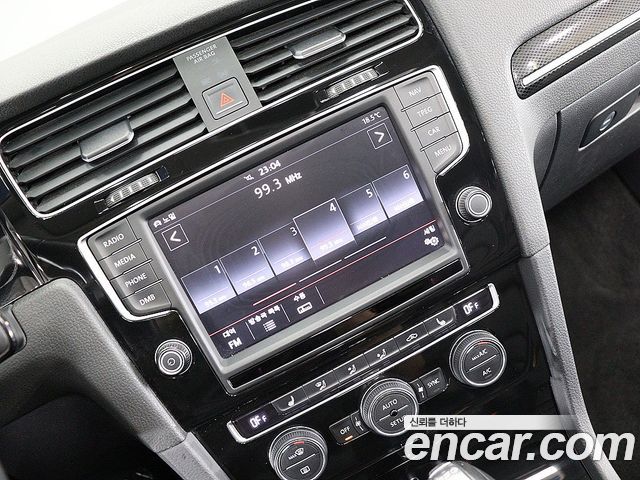 Volkswagen Golf — interior
