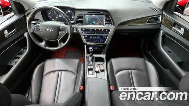 Hyundai Sonata — interior