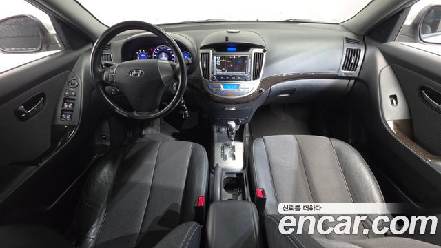 Hyundai Avante — interior