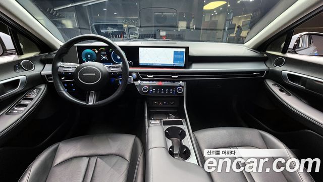 Hyundai Sonata — interior