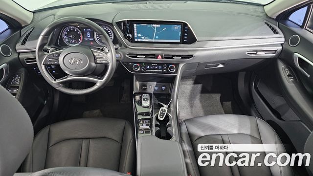 Hyundai Sonata — interior
