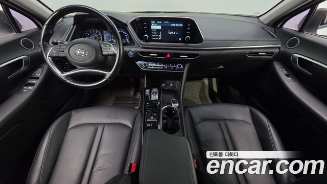 Hyundai Sonata — interior