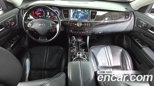 Kia K9 — interior