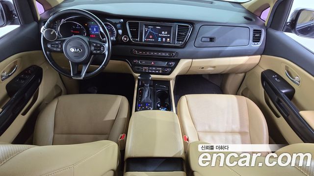 Kia Carnival — interior