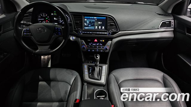 Hyundai Avante — interior