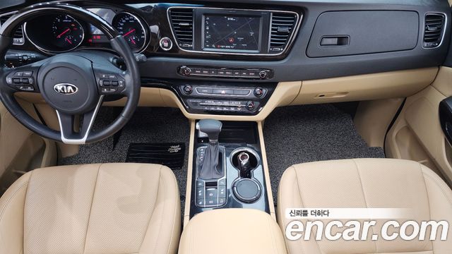 Kia Carnival — interior