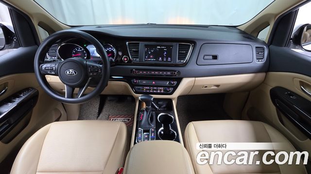 Kia Carnival — interior
