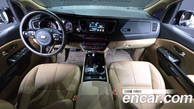 Kia Carnival — interior