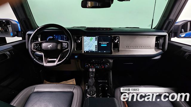 Ford Bronco — interior