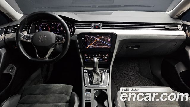 Volkswagen Passat — interior