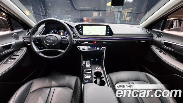 Hyundai Sonata — interior