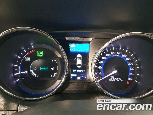 Hyundai Sonata — interior
