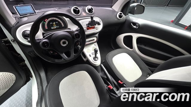 Smart ForTwo — interior