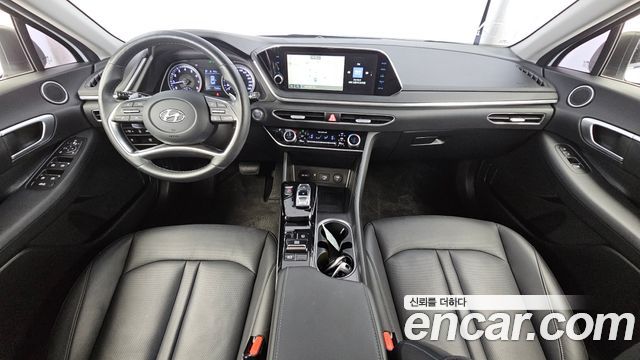 Hyundai Sonata — interior