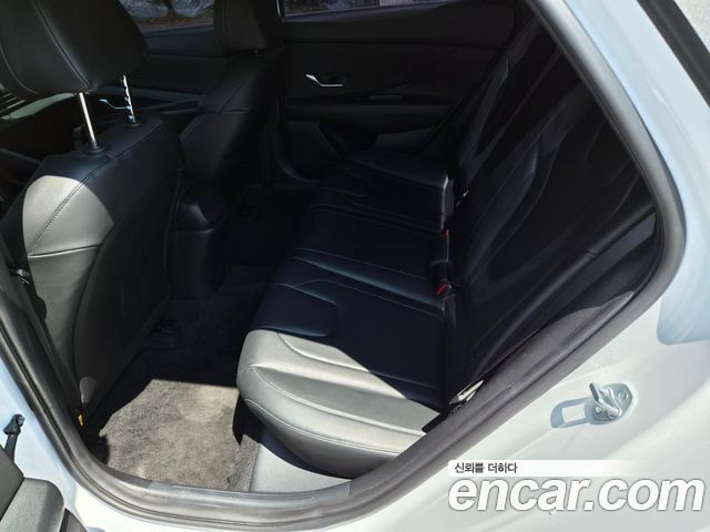 Hyundai Avante — interior