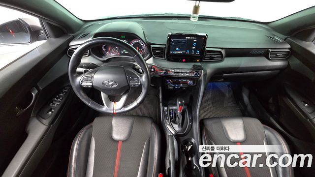 Hyundai Veloster — interior