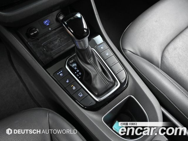 Hyundai Ioniq — interior