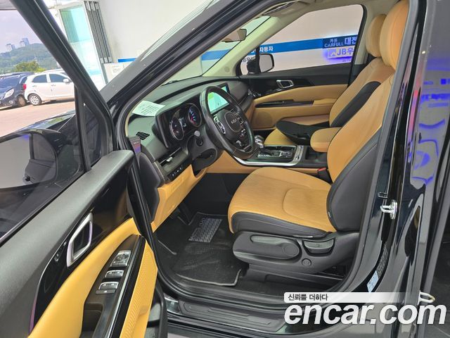 Kia Carnival — interior