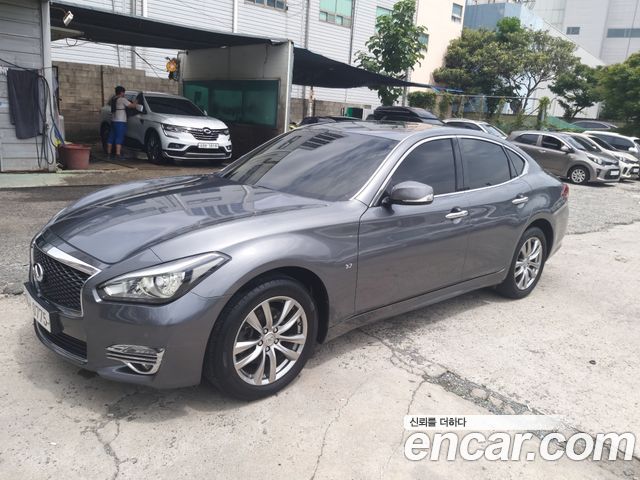 Infiniti Q70 — exterior