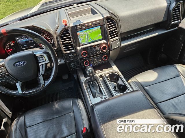 Ford F-150 — interior