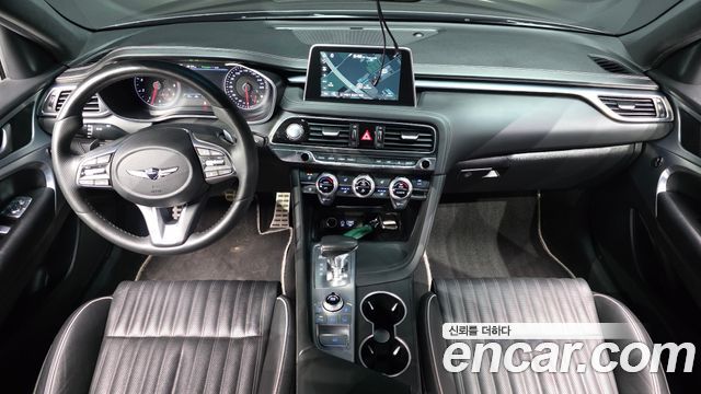 Genesis G70 — interior