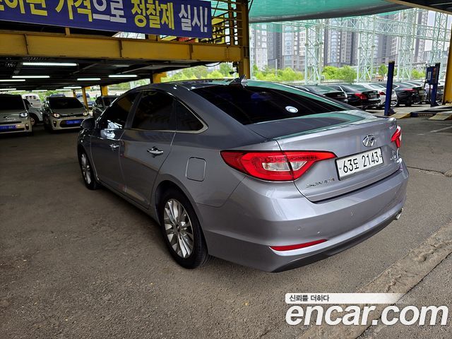 Hyundai Sonata — interior
