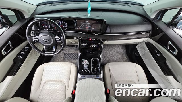 Kia Carnival — interior