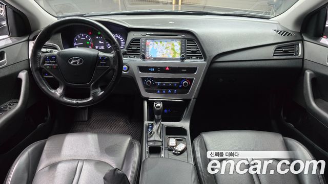 Hyundai Sonata — interior