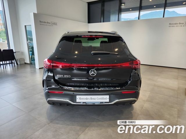 Mercedes-Benz EQA — interior