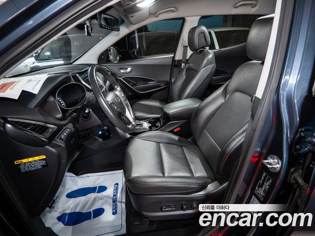 Hyundai Santa Fe — interior