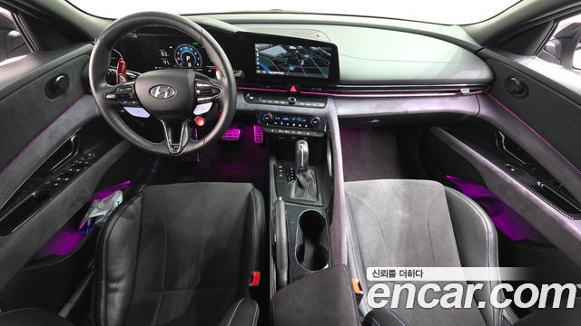 Hyundai Avante — interior